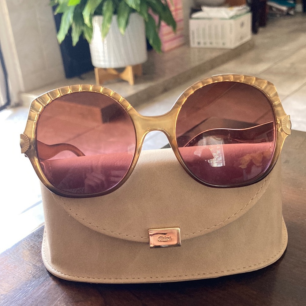 Chloé oversized shades w/ case